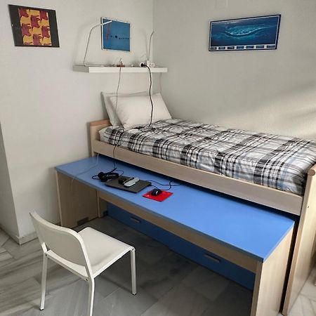 El Cortijuelo. Magnificent Triplex Terraced House With Rooftop Of 18M2, Overlooking The Sea. Parking Torremolinos Extérieur photo