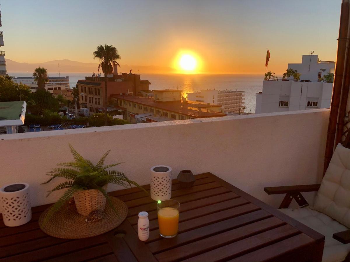 El Cortijuelo. Magnificent Triplex Terraced House With Rooftop Of 18M2, Overlooking The Sea. Parking Torremolinos Extérieur photo