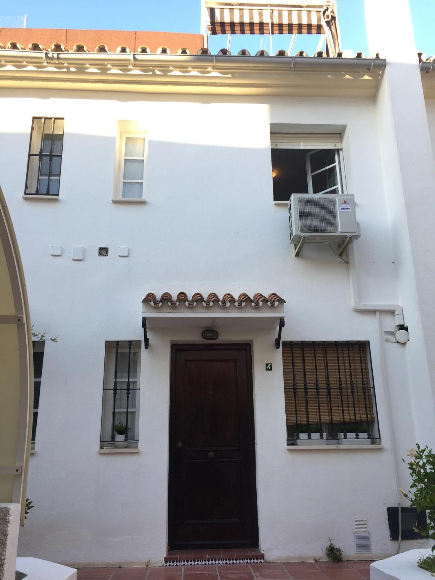 El Cortijuelo. Magnificent Triplex Terraced House With Rooftop Of 18M2, Overlooking The Sea. Parking Torremolinos Extérieur photo