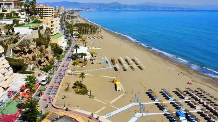 El Cortijuelo. Magnificent Triplex Terraced House With Rooftop Of 18M2, Overlooking The Sea. Parking Torremolinos Extérieur photo